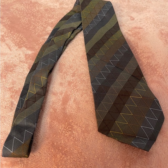 DKNY Men's Tie in Black and Brown with Yellow Accents - Picture 3 of 7